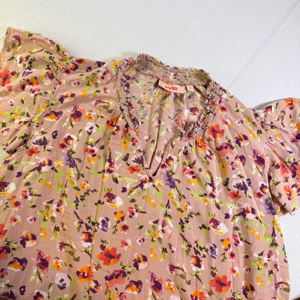 EVRI Floral Blouse Women 2X Pink Smocked V-Neck Flutter Sleeve‎ Feminine Boho
